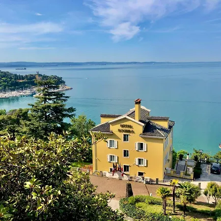 Riviera & Maximilian's Hotell