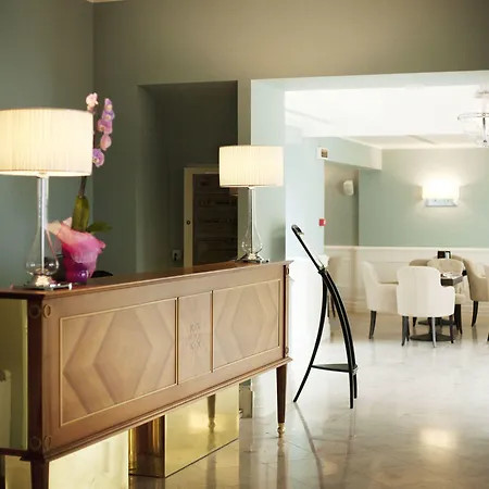 Riviera & Maximilian's Szálloda 4*