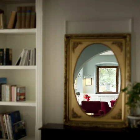 Riviera & Maximilian's