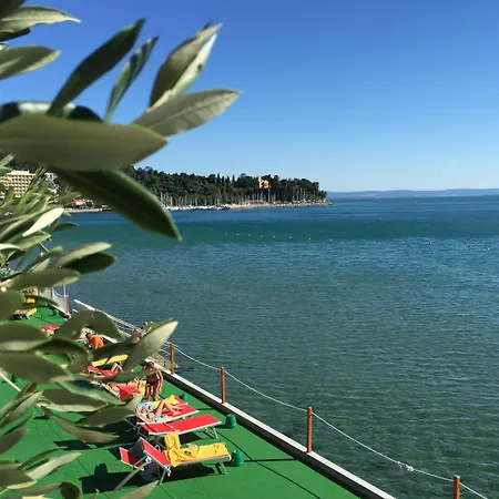 Riviera & Maximilian's Szálloda Trieszt