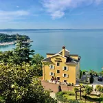 Riviera & Maximilian's Ξενοδοχείο
