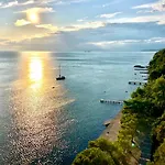Riviera & Maximilian's 4*