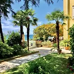 Ξενοδοχείο Riviera & Maximilian's