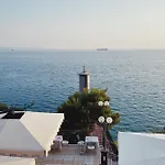 Riviera & Maximilian's 4*