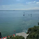Riviera & Maximilian's 4*