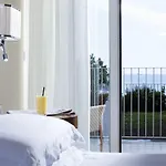 Riviera & Maximilian's 4*