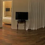 Riviera & Maximilian's 4*