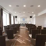 Riviera & Maximilian's 4*
