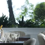 Riviera & Maximilian's 4*
