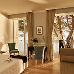 Riviera & Maximilian's