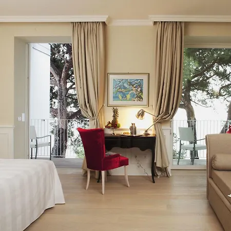Riviera & Maximilian's 4* טריאסטה