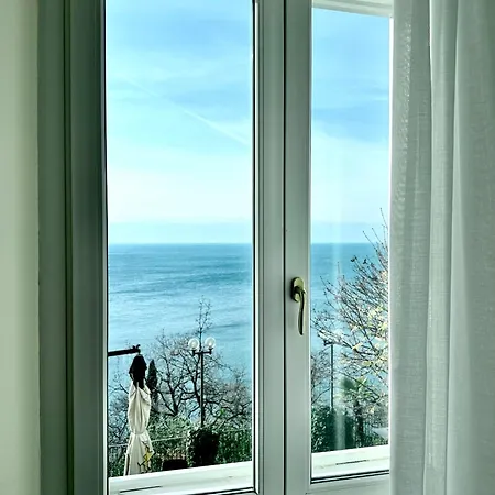 Riviera & Maximilian's