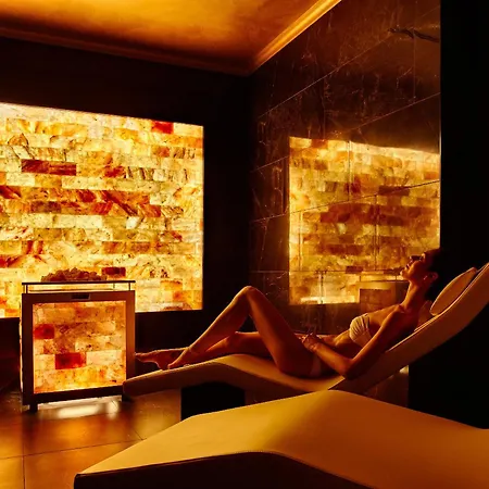 Riviera & Maximilian's Hotel