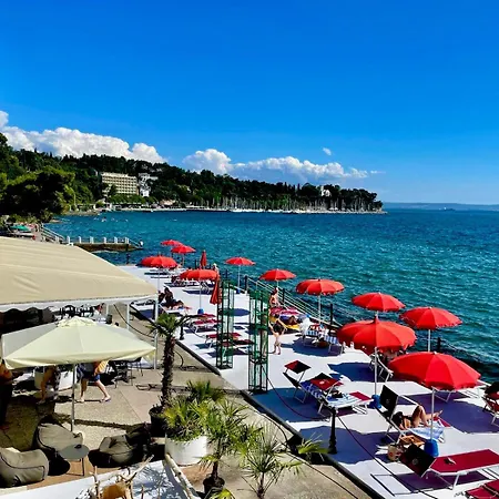 Riviera & Maximilian's