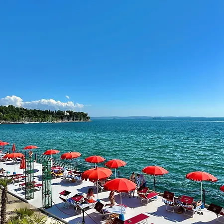 Hotel Riviera & Maximilian's 4*