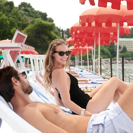 Hotel Riviera & Maximilian's 4*