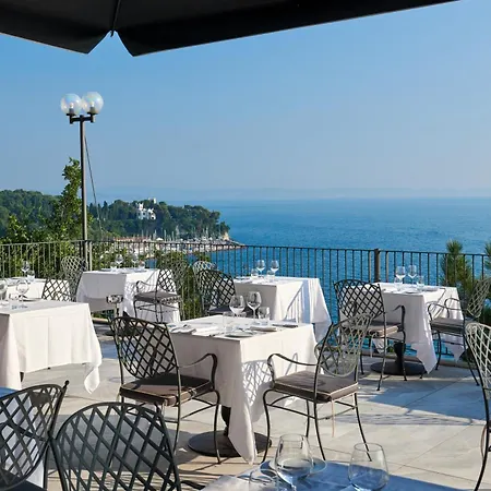 Riviera & Maximilian's