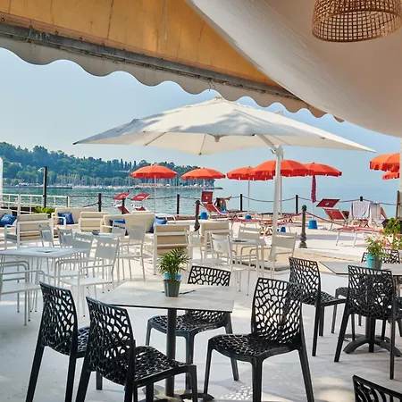 Riviera & Maximilian's Hotel