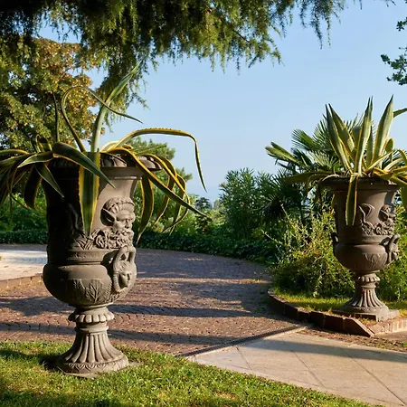 Riviera & Maximilian's Hotel 4*