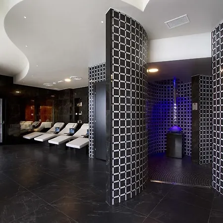 Riviera&maximilian's