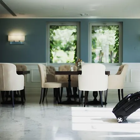 Otel Riviera & Maximilian's Trieste