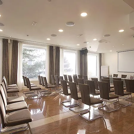 Riviera&maximilian's