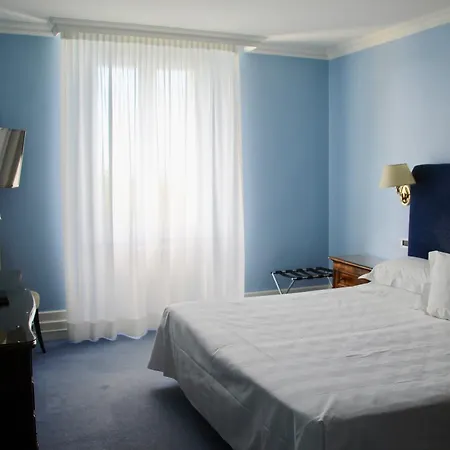 Riviera & Maximilian's Hotel