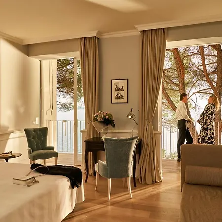 Riviera&maximilian's