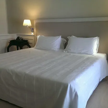 Riviera & Maximilian's Hotel