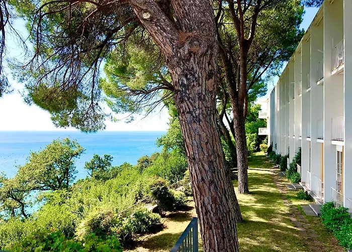 Ξενοδοχείο Riviera & Maximilian's