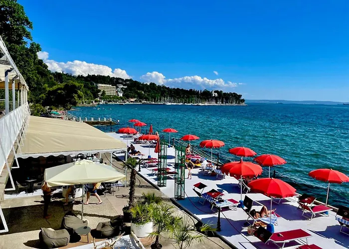 Riviera & Maximilian's