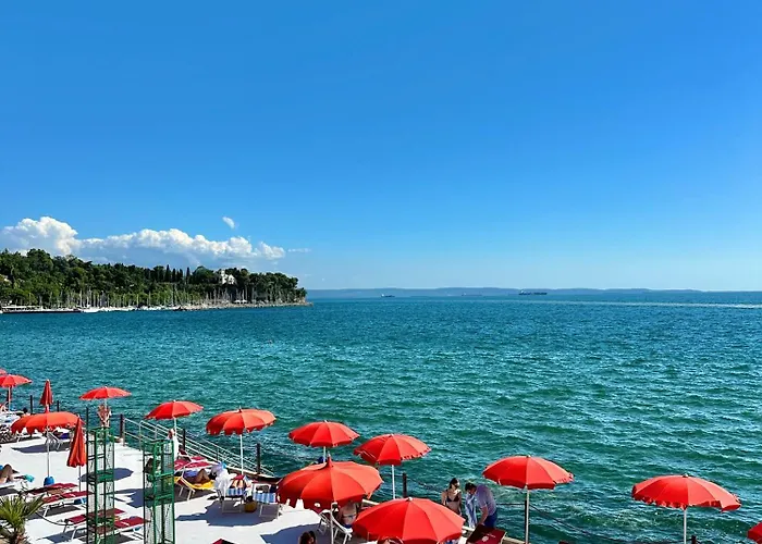 Hotel Riviera & Maximilian's 4*