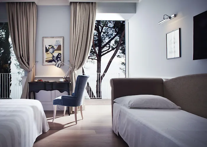 Ξενοδοχείο Riviera & Maximilian's 4*