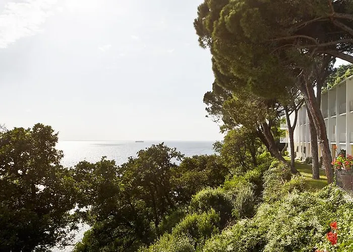 Ξενοδοχείο Riviera & Maximilian's